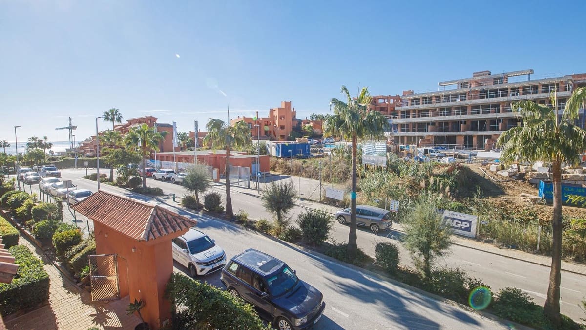 3 sypialnia Apartament na sprzedaż w Estepona z basenem garażem - 335 000 € (Ref: 9417878)