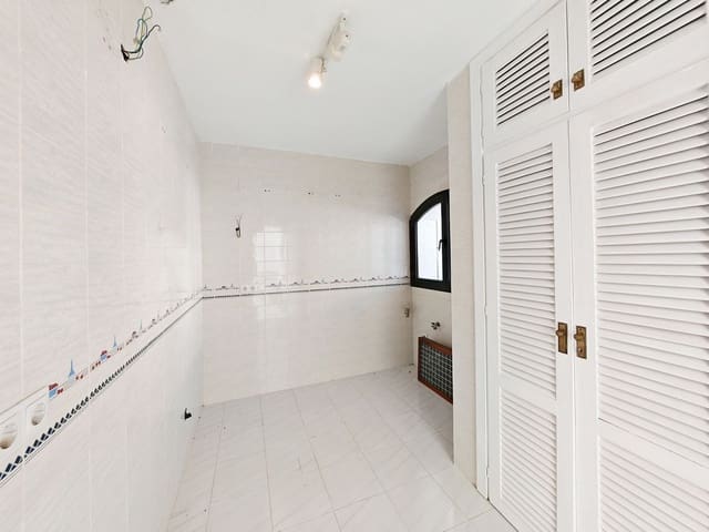 Casa de 2 habitaciones en Cabopino, Marbella en venta con piscina - 750.000 € (Ref: 9429097)