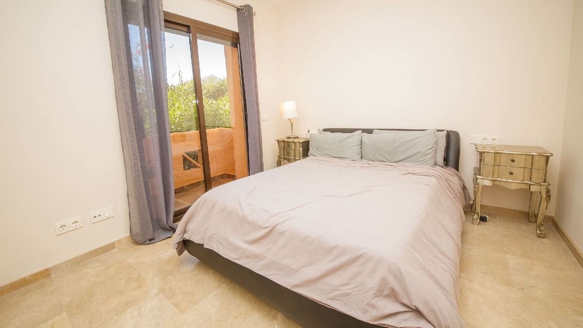 3 quarto Apartamento para venda em La Duquesa / Puerto de la Duquesa com piscina garagem - 320 000 € (Ref: 9435154)