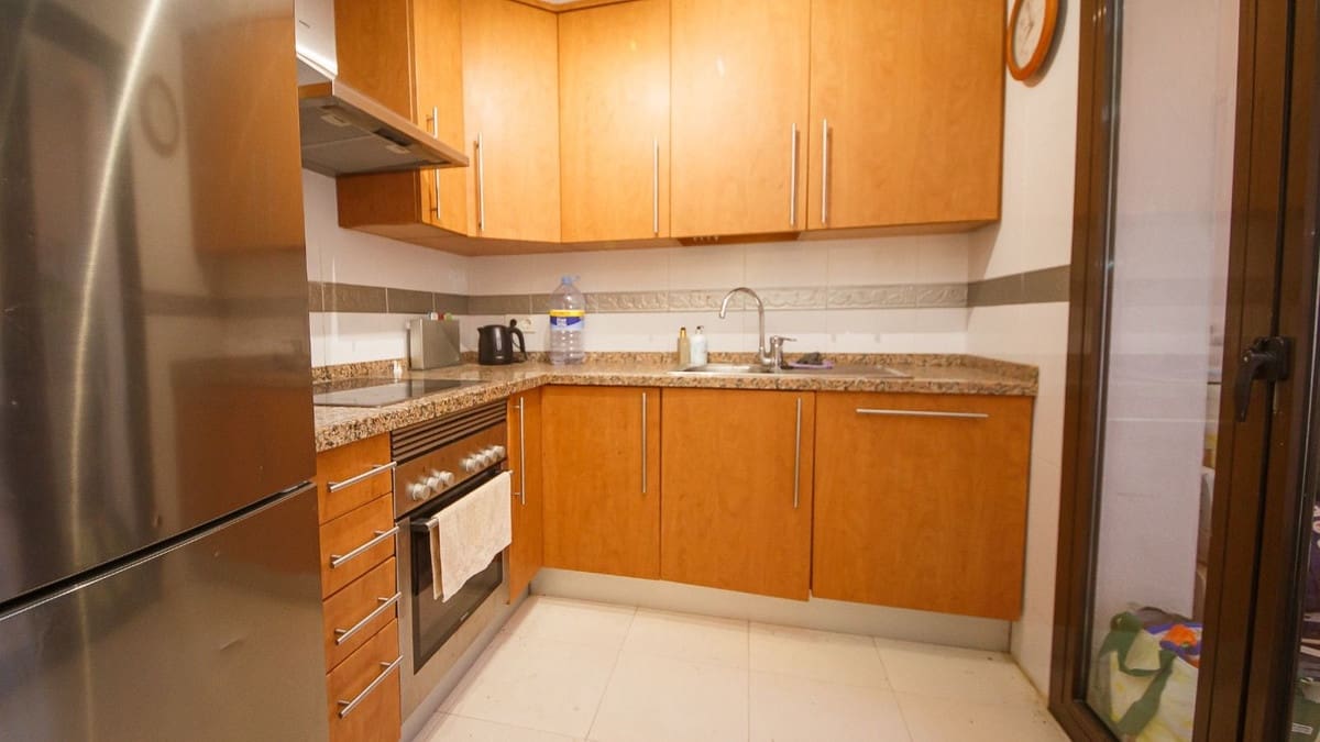 3 quarto Apartamento para venda em La Duquesa / Puerto de la Duquesa com piscina garagem - 320 000 € (Ref: 9435154)