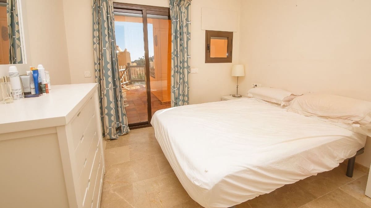 3 quarto Apartamento para venda em La Duquesa / Puerto de la Duquesa com piscina garagem - 320 000 € (Ref: 9435154)