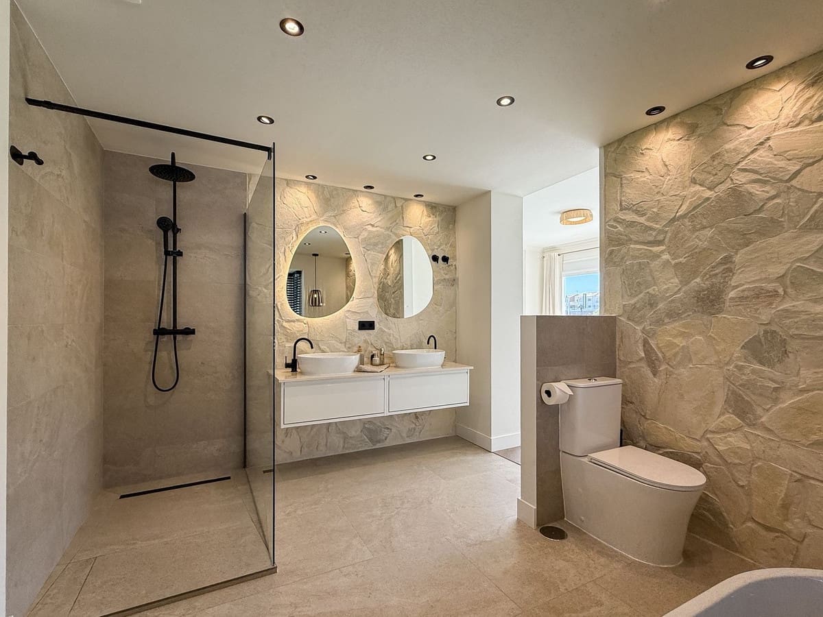 3 bedroom Villa for sale in La Cala Golf with pool garage - € 1,095,000 (Ref: 9444593)