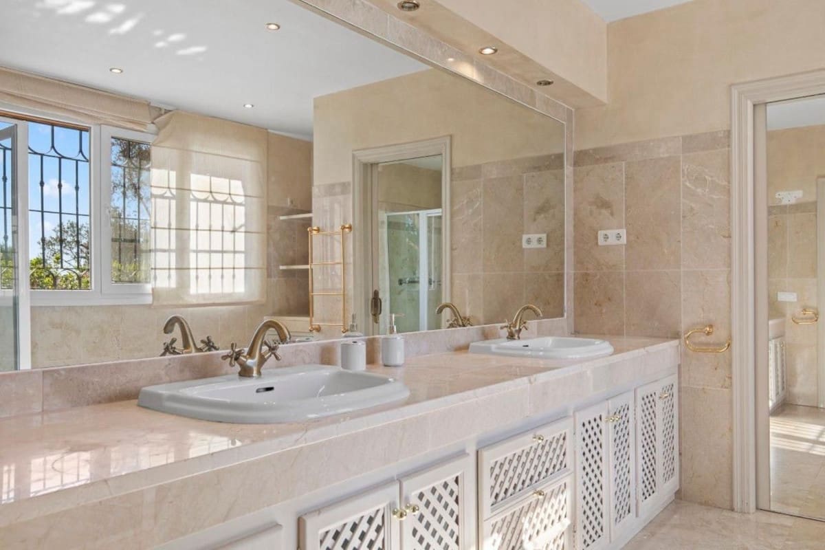 5 slaapkamer Villa te koop in La Mairena met zwembad garage - € 1.450.000 (Ref: 9444594)