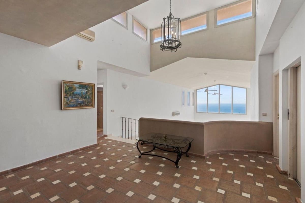 5 slaapkamer Villa te koop in La Mairena met zwembad garage - € 1.450.000 (Ref: 9444594)