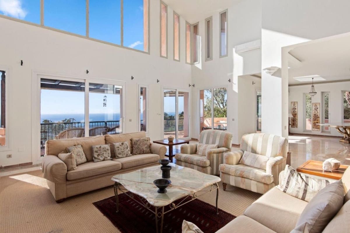 5 bedroom Villa for sale in La Mairena with pool garage - € 1,450,000 (Ref: 9444594)