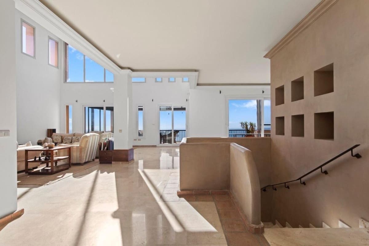 5 bedroom Villa for sale in La Mairena with pool garage - € 1,450,000 (Ref: 9444594)