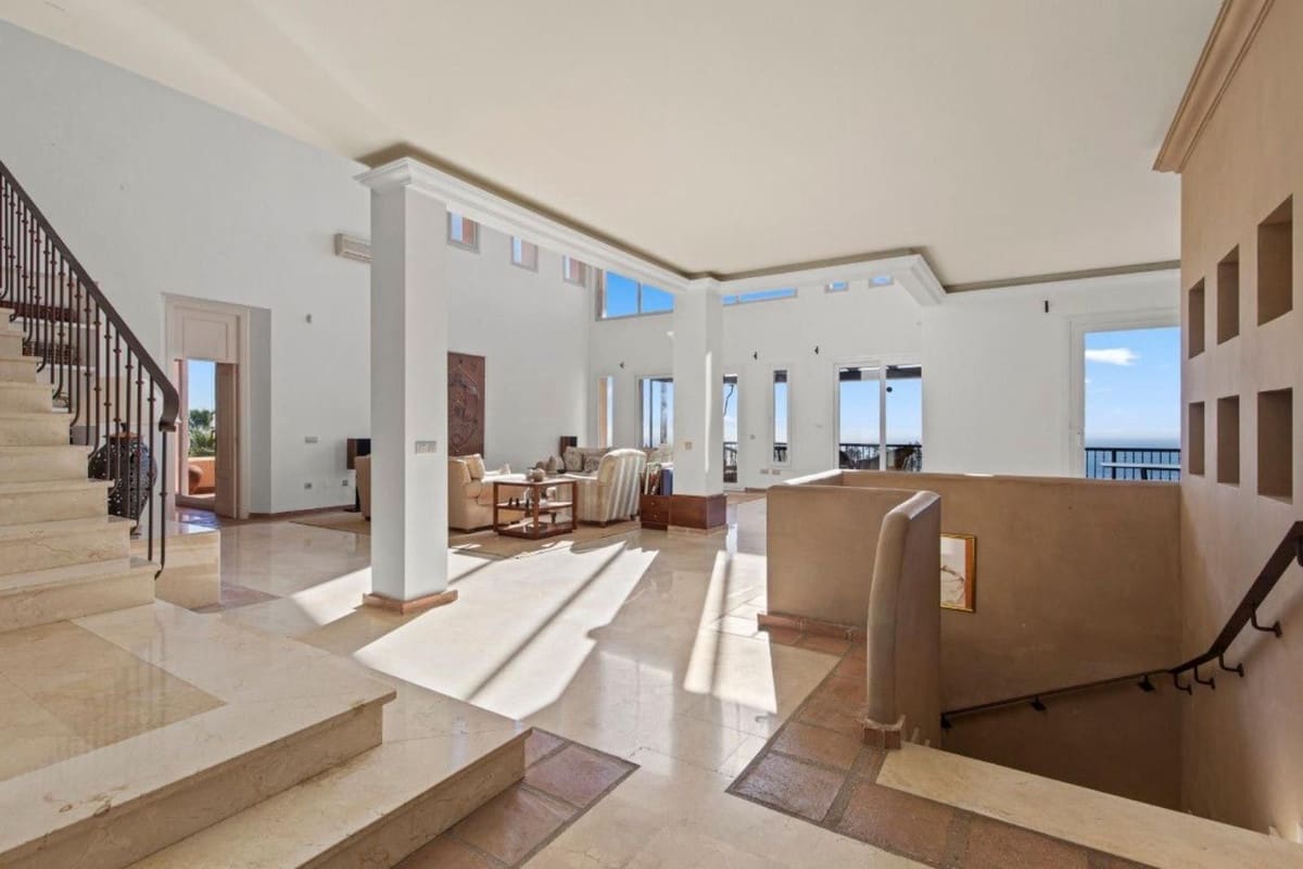 5 bedroom Villa for sale in La Mairena with pool garage - € 1,450,000 (Ref: 9444594)