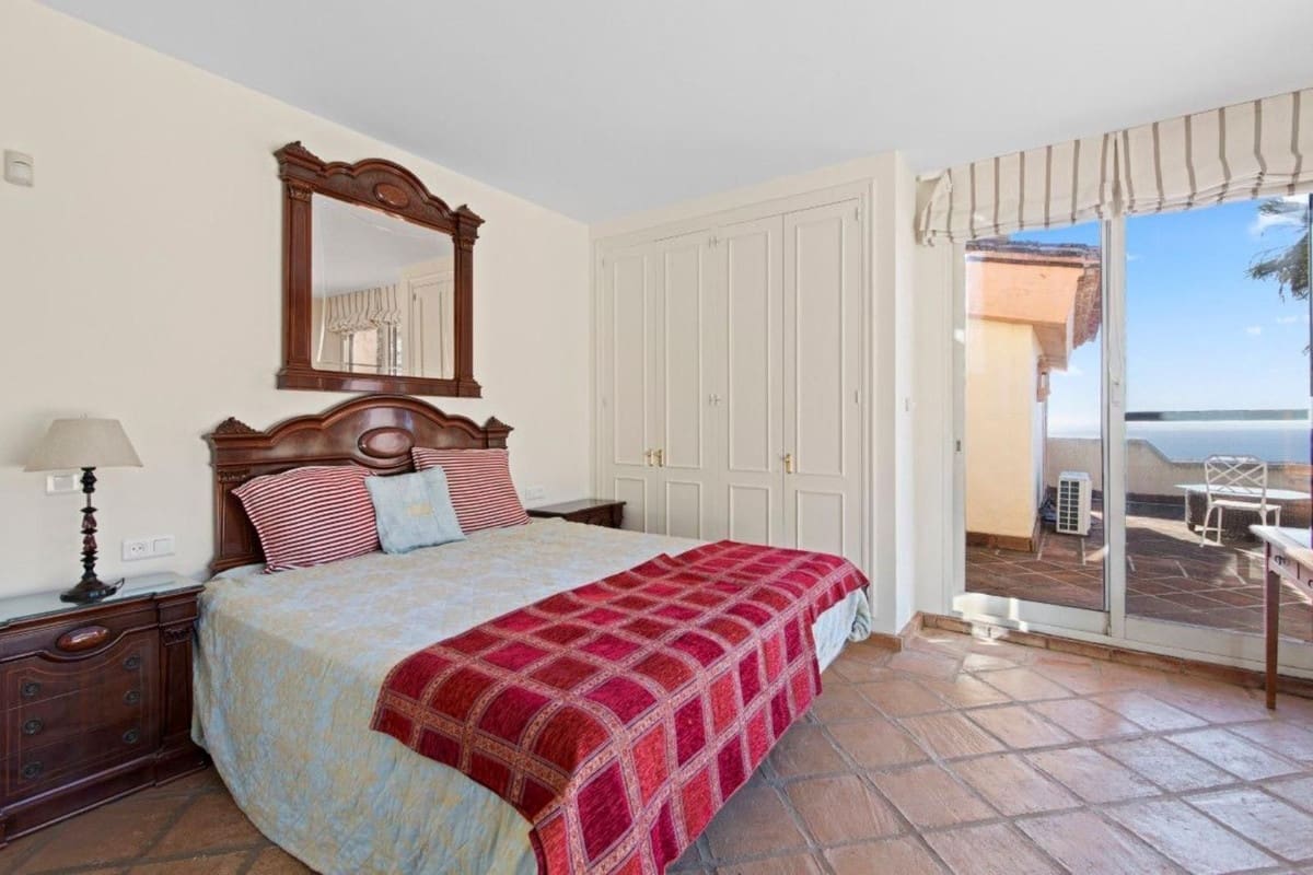 5 bedroom Villa for sale in La Mairena with pool garage - € 1,450,000 (Ref: 9444594)