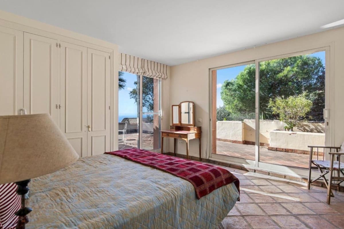 5 bedroom Villa for sale in La Mairena with pool garage - € 1,450,000 (Ref: 9444594)