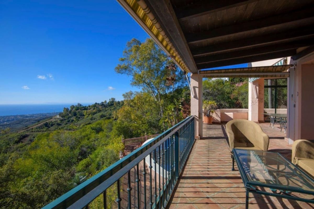 5 bedroom Villa for sale in La Mairena with pool garage - € 1,450,000 (Ref: 9444594)