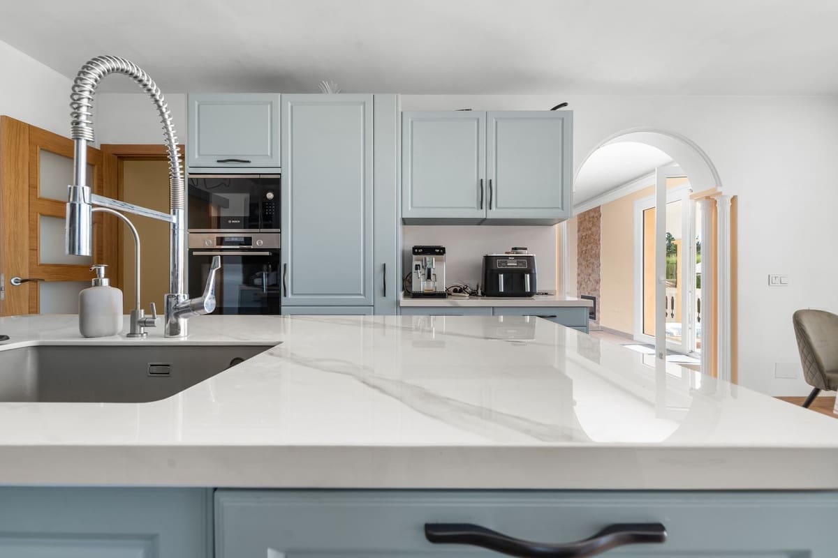 4 soveværelse Villa til salg i Benalmadena med swimmingpool garage - € 1.199.000 (Ref: 9444595)