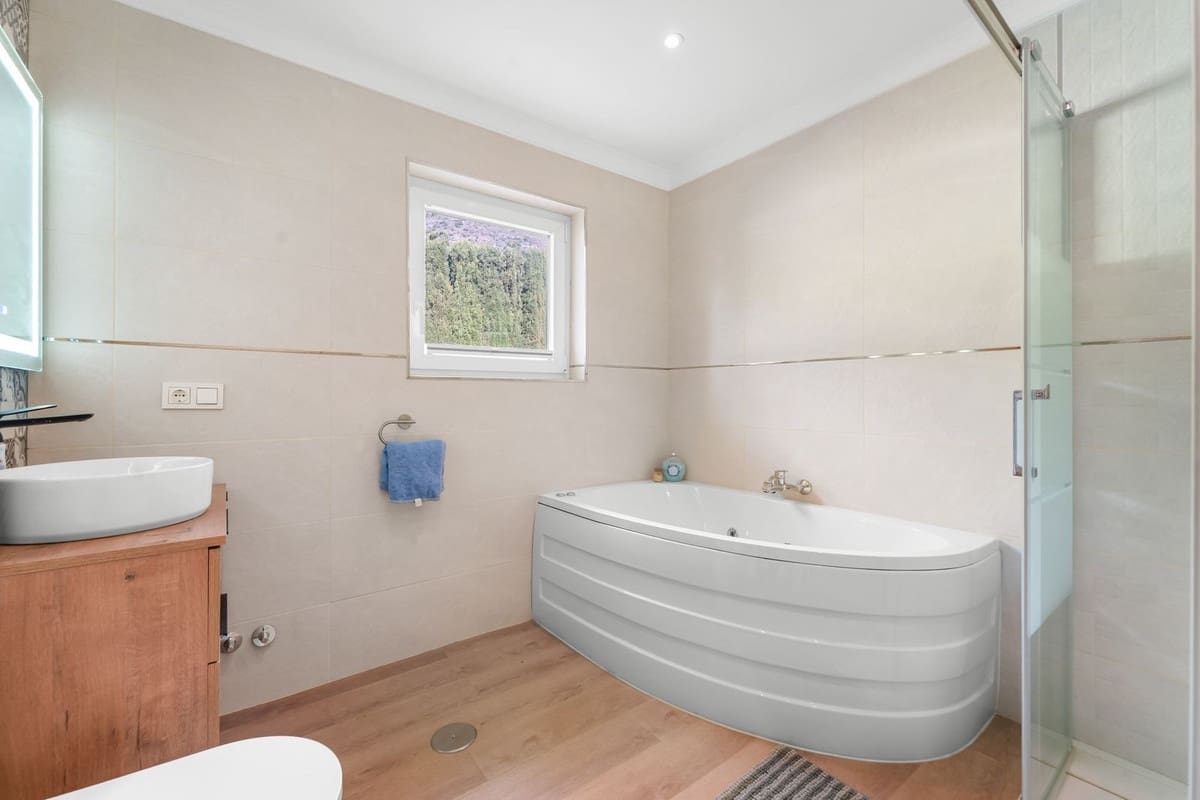 4 soveværelse Villa til salg i Benalmadena med swimmingpool garage - € 1.199.000 (Ref: 9444595)