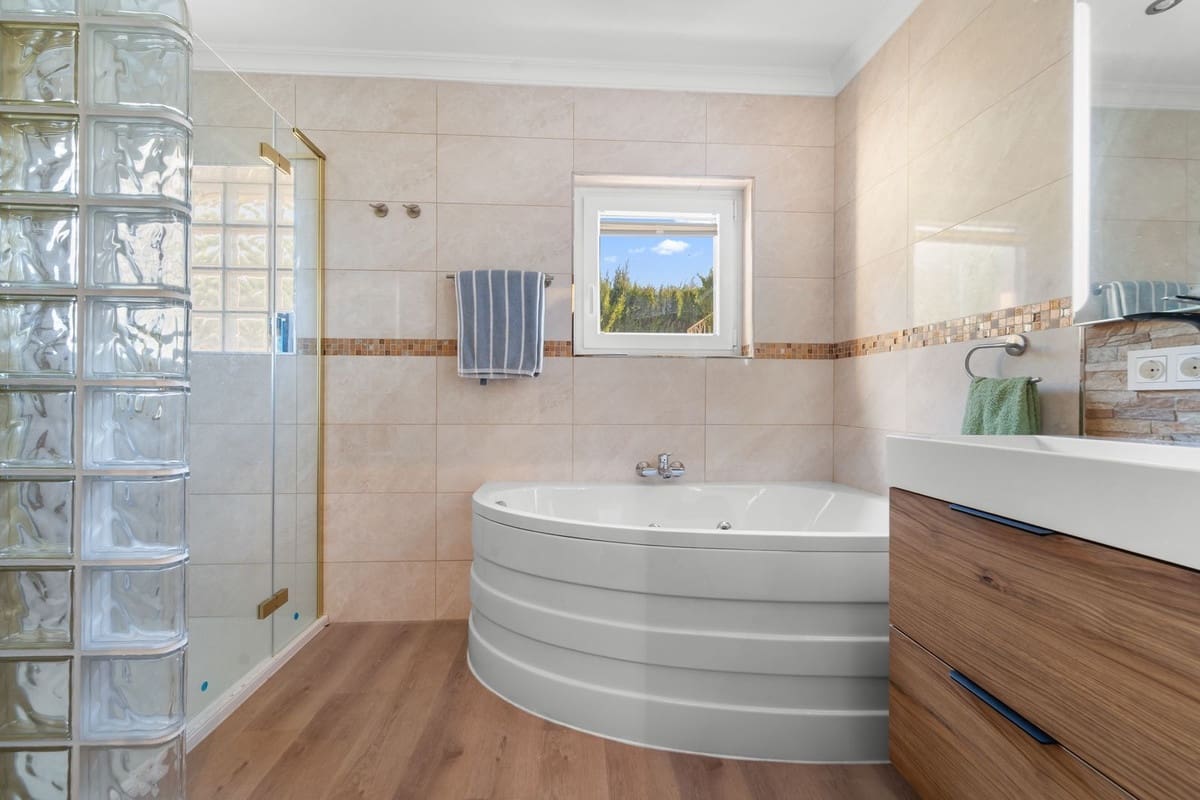 4 soveværelse Villa til salg i Benalmadena med swimmingpool garage - € 1.199.000 (Ref: 9444595)