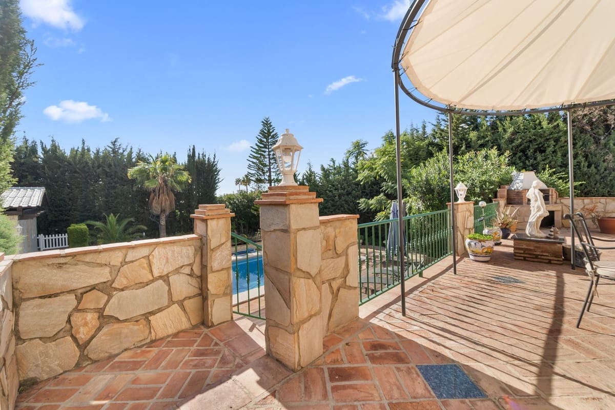 4 soveværelse Villa til salg i Benalmadena med swimmingpool garage - € 1.199.000 (Ref: 9444595)