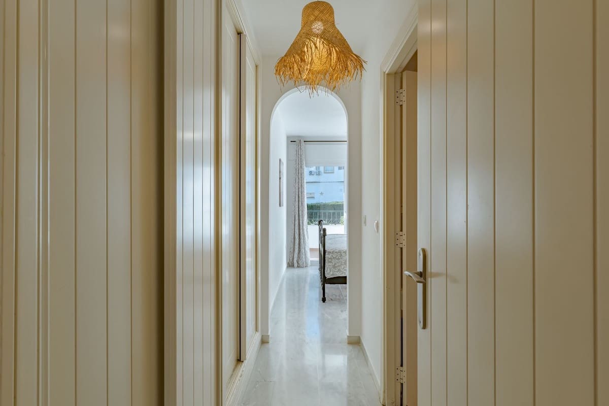 2 soveværelse Lejlighed til salg i Calahonda med swimmingpool garage - € 339.000 (Ref: 9444596)