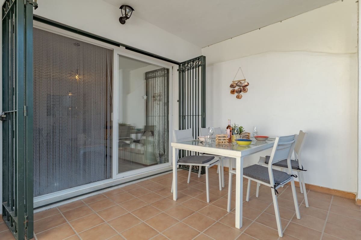 Apartamento de 2 habitaciones en Calahonda en venta con piscina garaje - 305.000 € (Ref: 9444596)