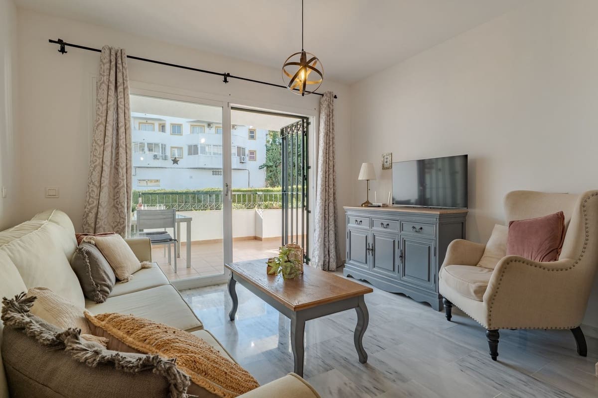 Apartamento de 2 habitaciones en Calahonda en venta con piscina garaje - 305.000 € (Ref: 9444596)