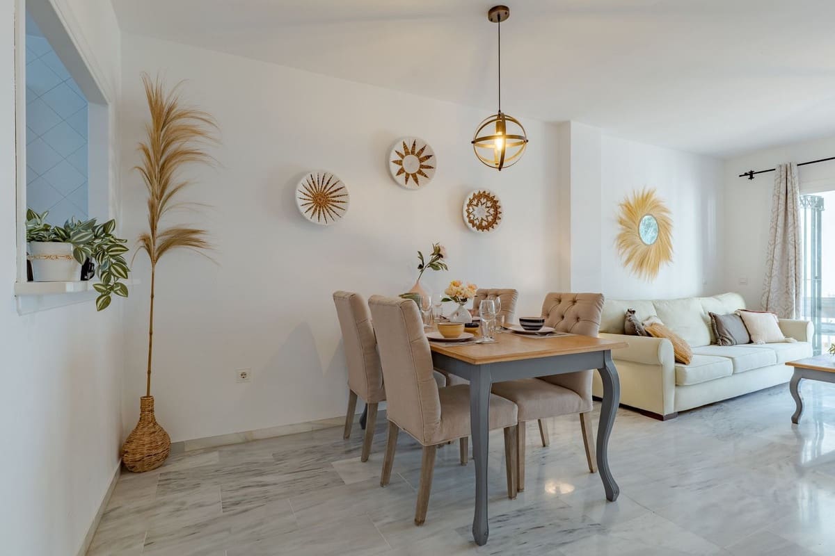 Apartamento de 2 habitaciones en Calahonda en venta con piscina garaje - 305.000 € (Ref: 9444596)