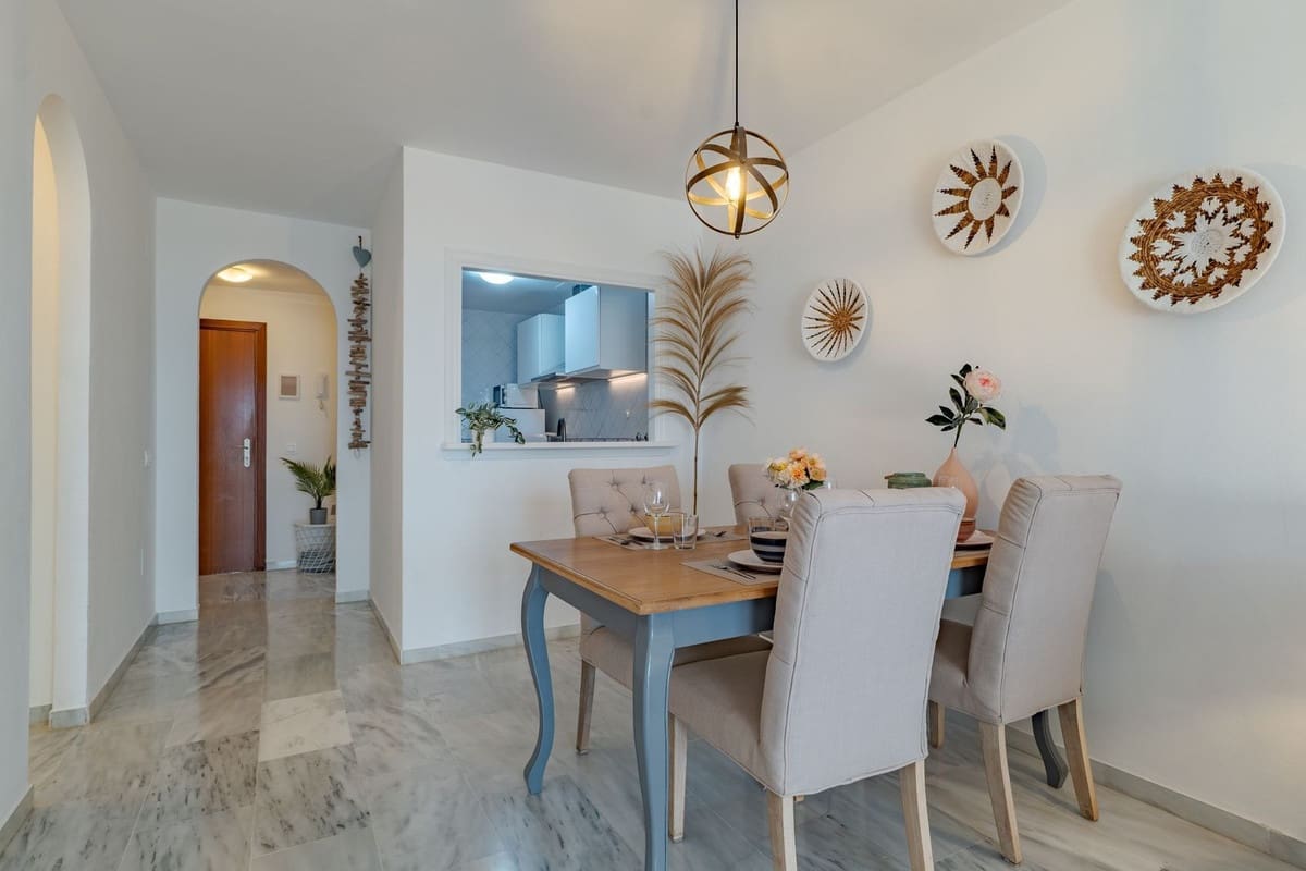 Apartamento de 2 habitaciones en Calahonda en venta con piscina garaje - 305.000 € (Ref: 9444596)