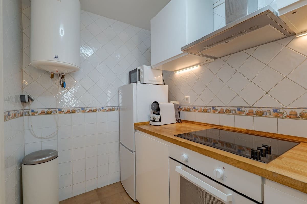 Apartamento de 2 habitaciones en Calahonda en venta con piscina garaje - 305.000 € (Ref: 9444596)