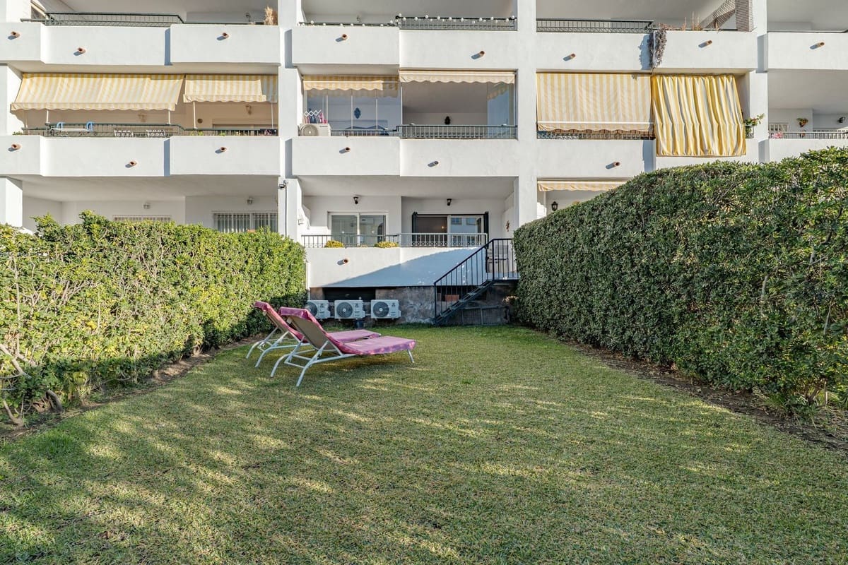 Apartamento de 2 habitaciones en Calahonda en venta con piscina garaje - 305.000 € (Ref: 9444596)