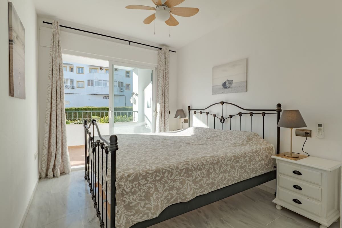 Apartamento de 2 habitaciones en Calahonda en venta con piscina garaje - 305.000 € (Ref: 9444596)