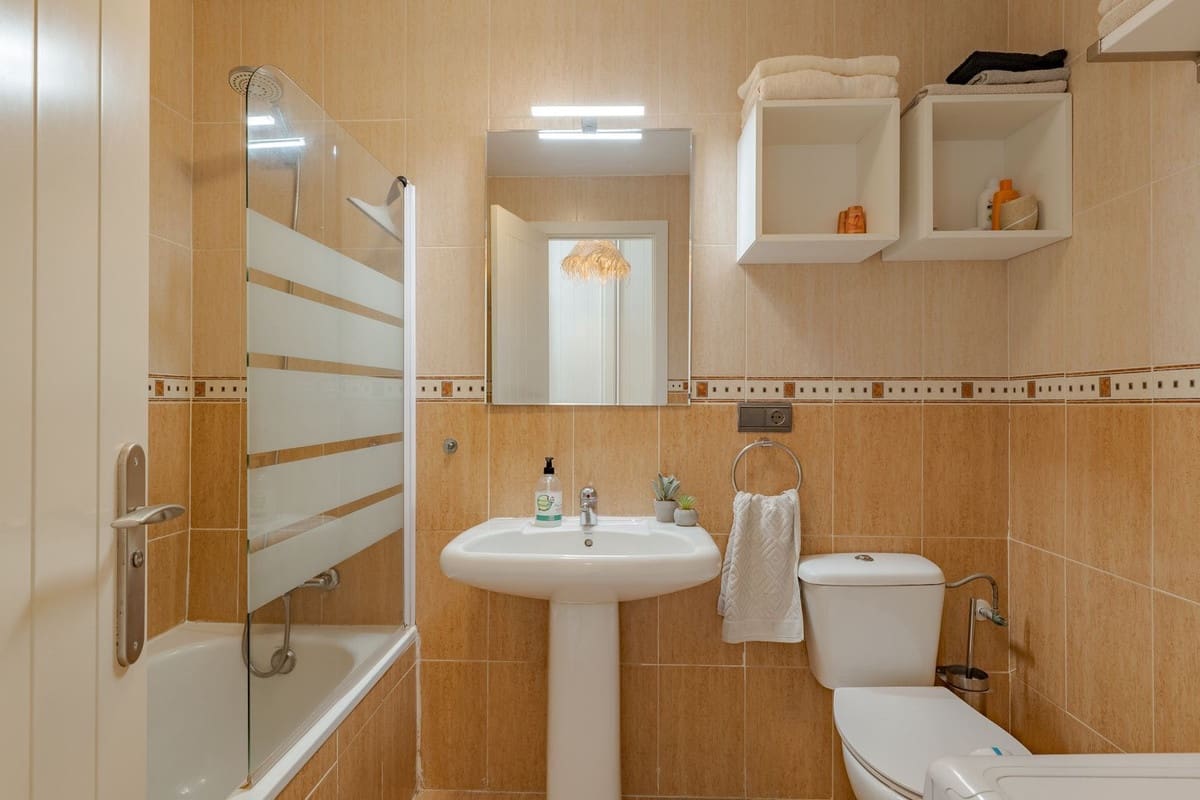 Apartamento de 2 habitaciones en Calahonda en venta con piscina garaje - 305.000 € (Ref: 9444596)