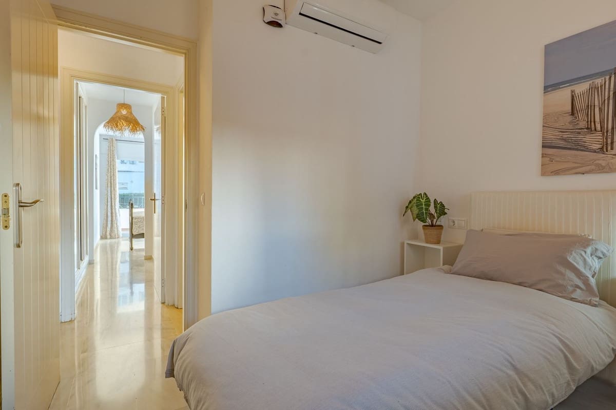 Apartamento de 2 habitaciones en Calahonda en venta con piscina garaje - 305.000 € (Ref: 9444596)