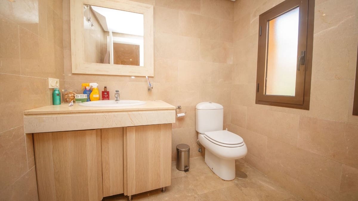 3 soveværelse Lejlighed til salg i La Duquesa / Puerto de la Duquesa med swimmingpool garage - € 320.000 (Ref: 9447077)