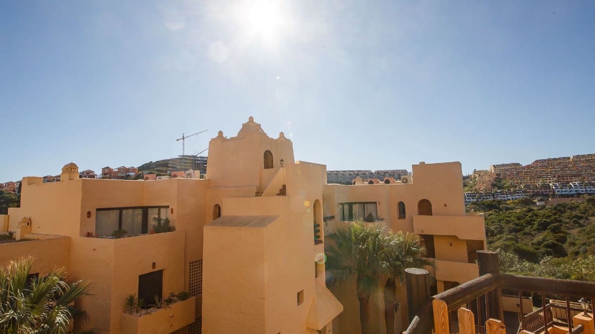 3 soveværelse Lejlighed til salg i La Duquesa / Puerto de la Duquesa med swimmingpool garage - € 320.000 (Ref: 9447077)