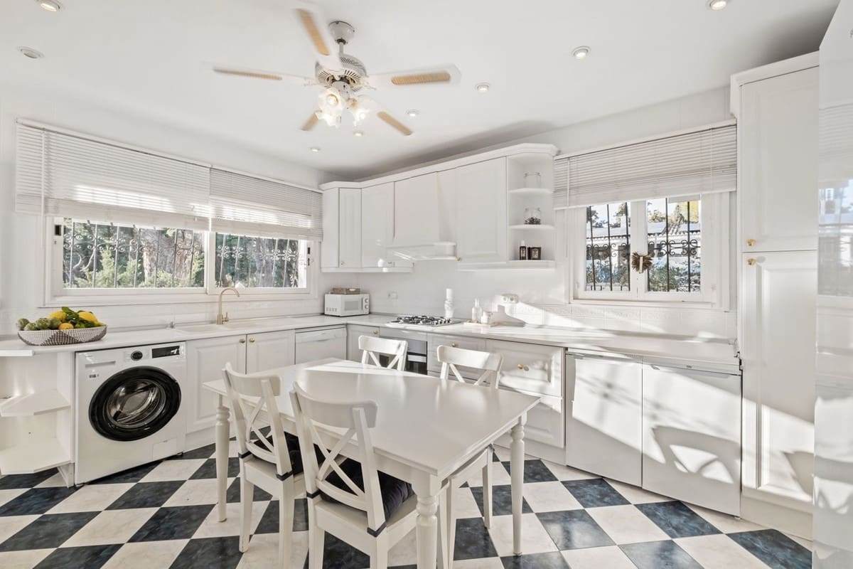 6 camera da letto Villa in vendita in Calahonda con piscina garage - 1.200.000 € (Rif: 9449470)