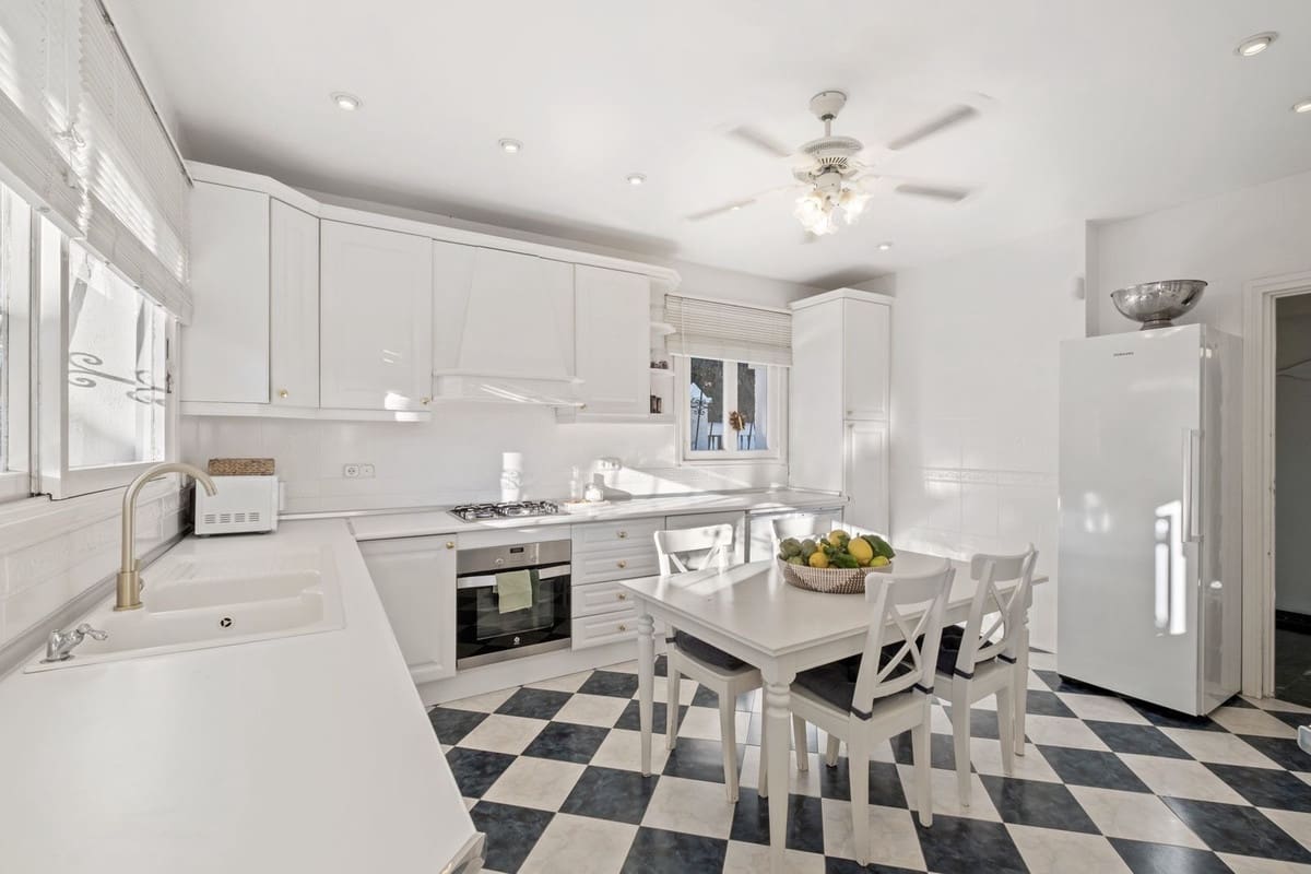 6 camera da letto Villa in vendita in Calahonda con piscina garage - 1.200.000 € (Rif: 9449470)