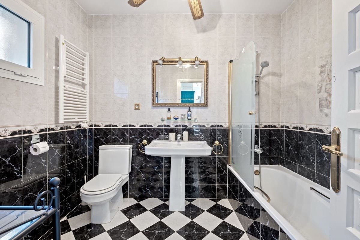 6 camera da letto Villa in vendita in Calahonda con piscina garage - 1.200.000 € (Rif: 9449470)