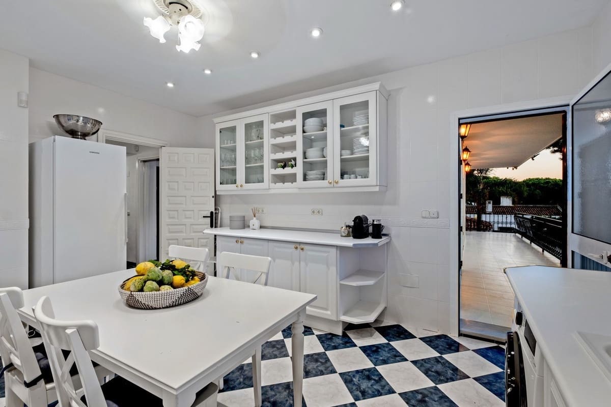 6 camera da letto Villa in vendita in Calahonda con piscina garage - 1.200.000 € (Rif: 9449470)