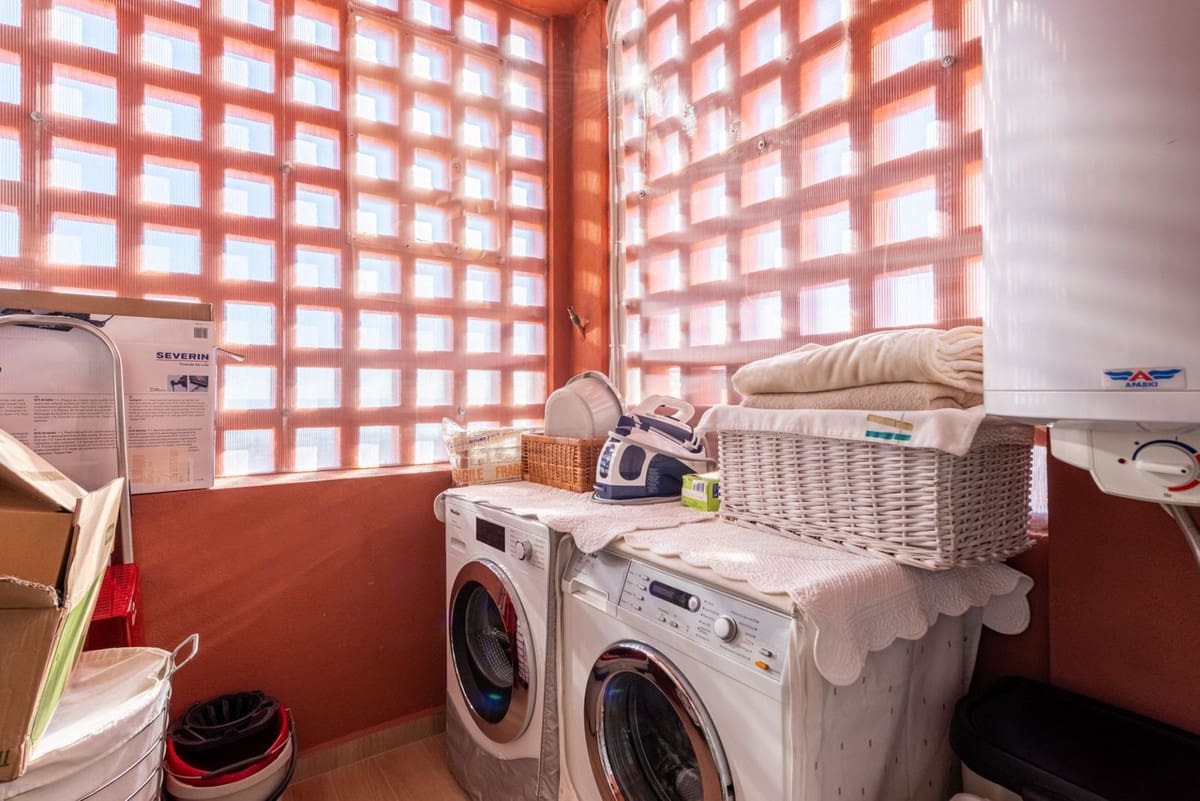 4 makuuhuone Huoneisto myytävänä paikassa Calahonda mukana uima-altaan 
autotalli - 690 000 € (Ref: 9454897)