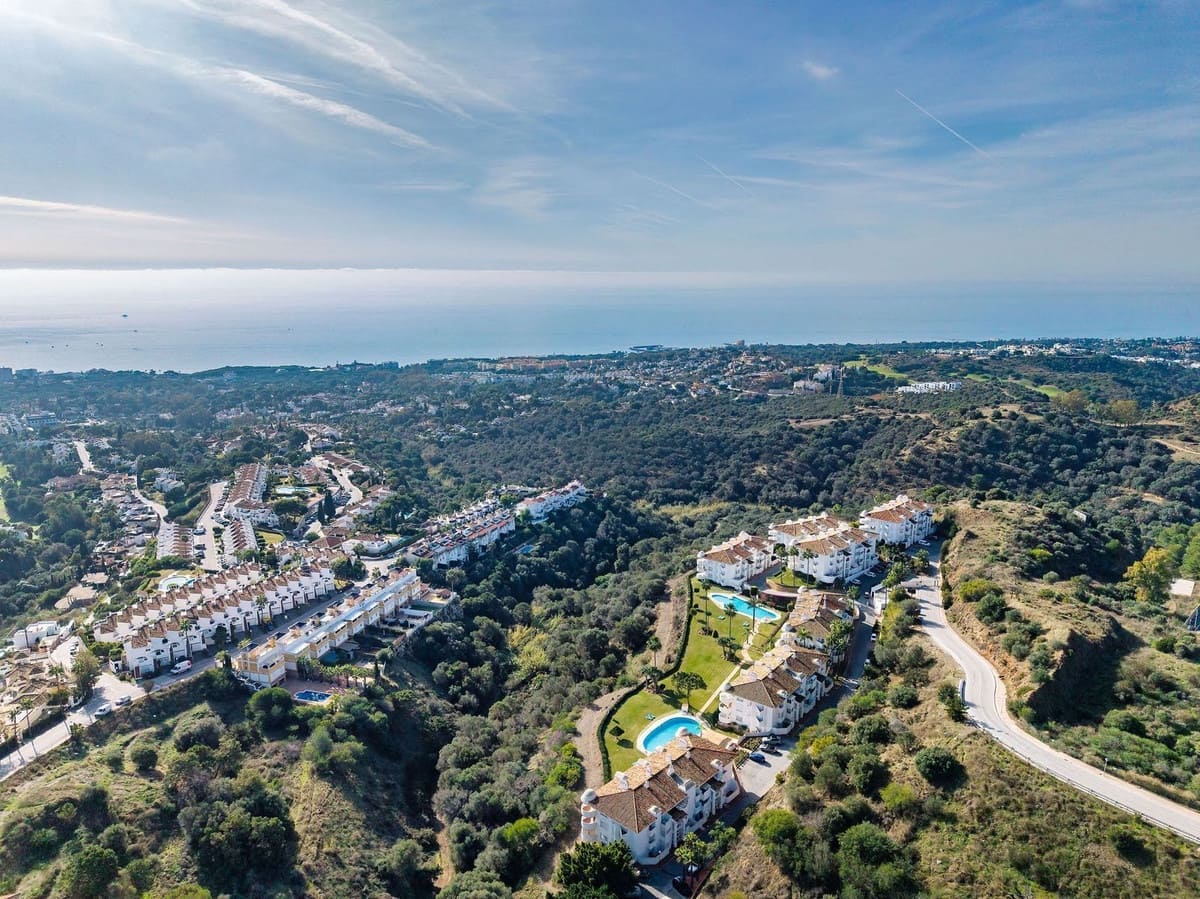 3 bedroom Apartment for sale in Calahonda with pool garage - € 429,000 (Ref: 9458417)