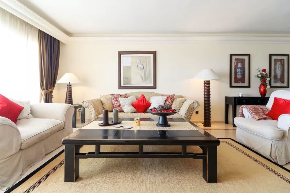 2 sypialnia Apartament na sprzedaż w Los Monteros z basenem garażem - 1 395 000 € (Ref: 9458418)