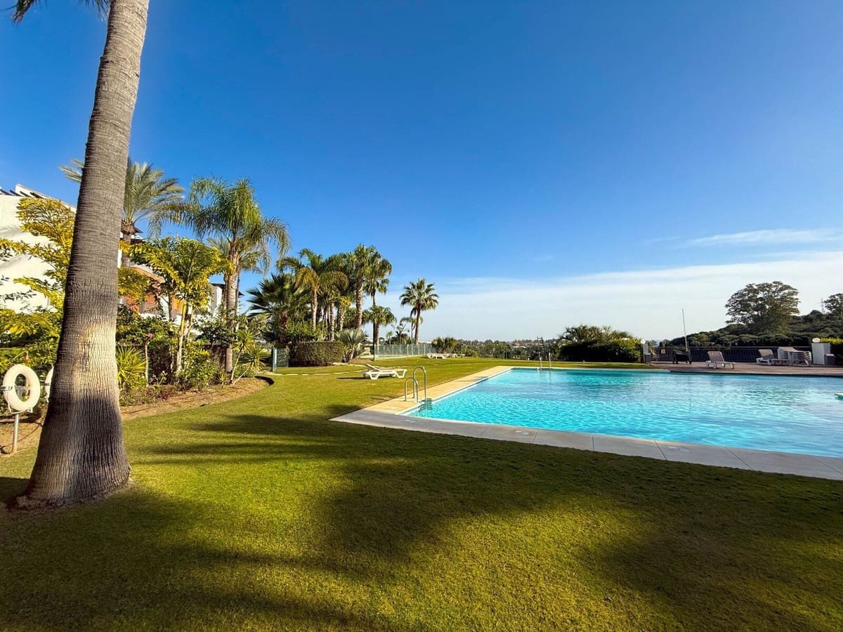 3 makuuhuone Huoneisto myytävänä paikassa Estepona mukana uima-altaan 
autotalli - 460 000 € (Ref: 9458419)