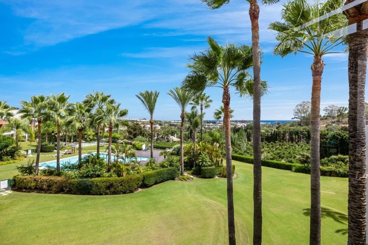 3 Zimmer Apartment zu verkaufen in Estepona mit Pool Garage - 455.000 € (Ref: 9458419)