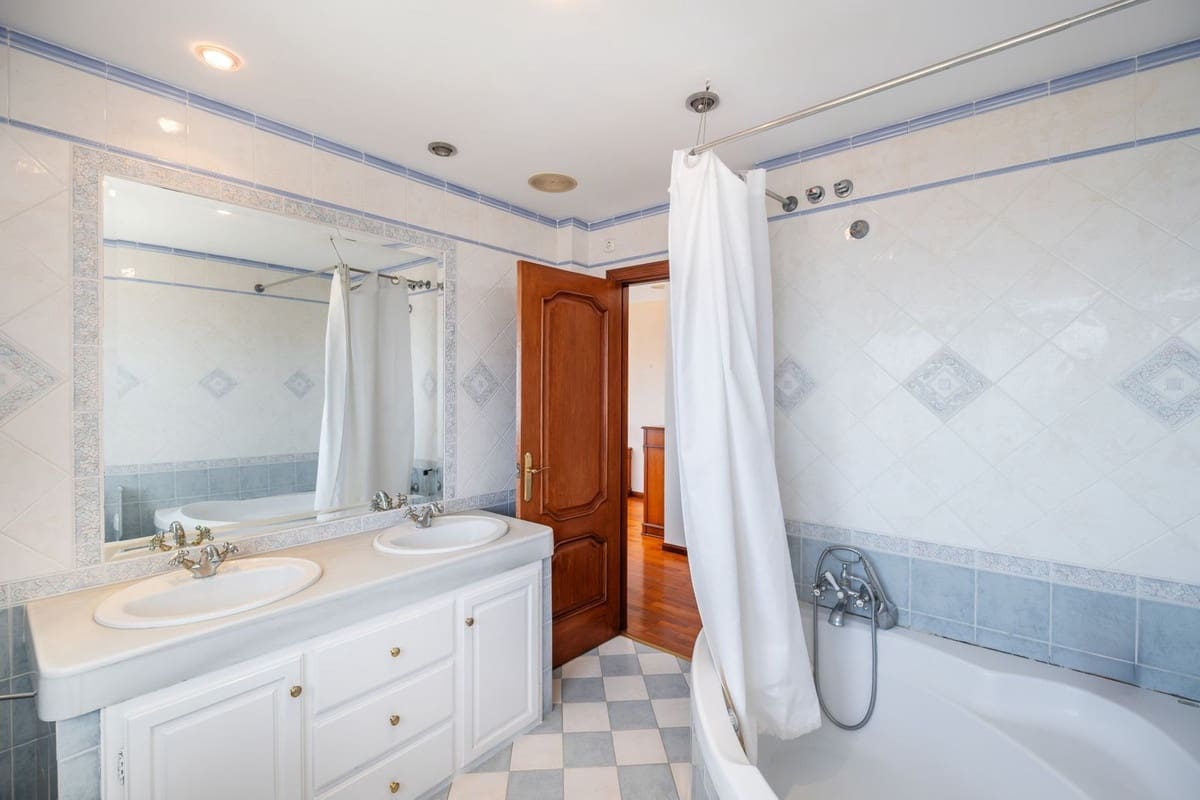 Chalet de 5 habitaciones en Benalmádena en venta con piscina garaje - 1.395.000 € (Ref: 9465023)