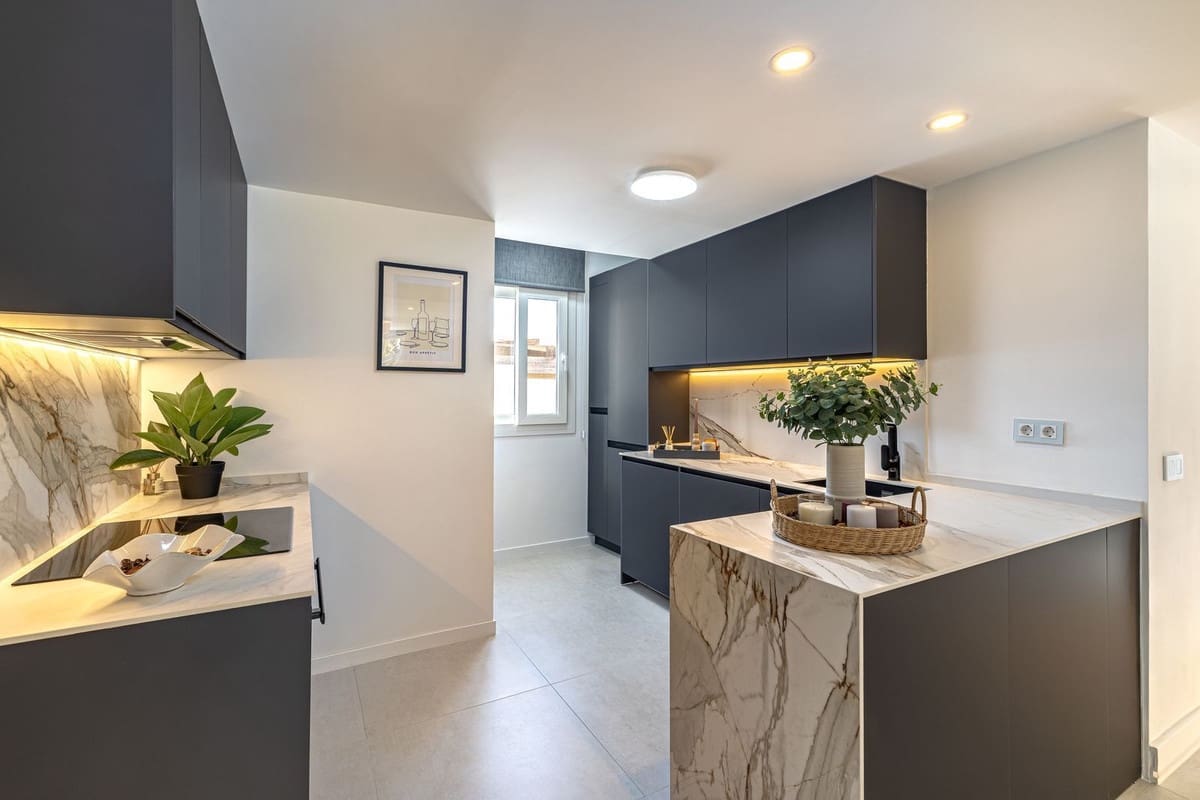 3 soverom Villa til salgs i Riviera del Sol med svømmebasseng garasje - € 1 450 000 (Ref: 9468568)