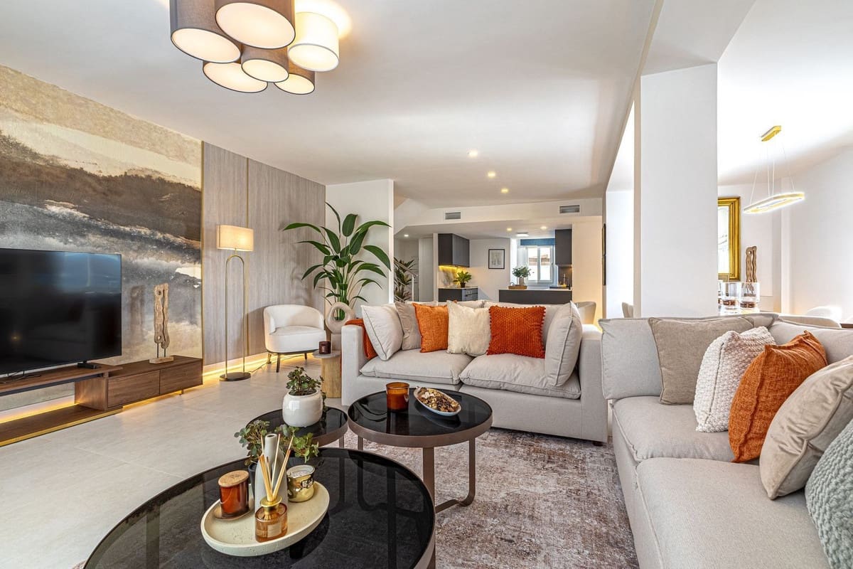 3 soverom Villa til salgs i Riviera del Sol med svømmebasseng garasje - € 1 450 000 (Ref: 9468568)