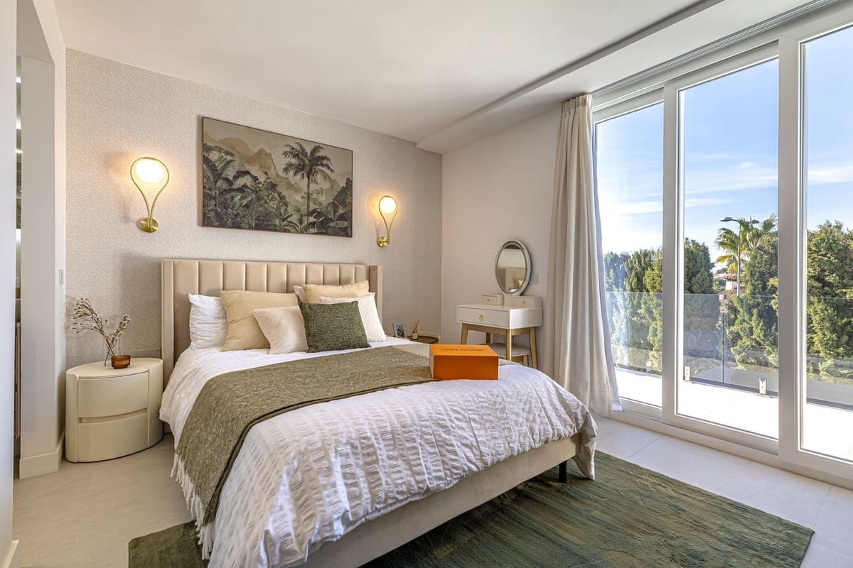 3 soverom Villa til salgs i Riviera del Sol med svømmebasseng garasje - € 1 450 000 (Ref: 9468568)