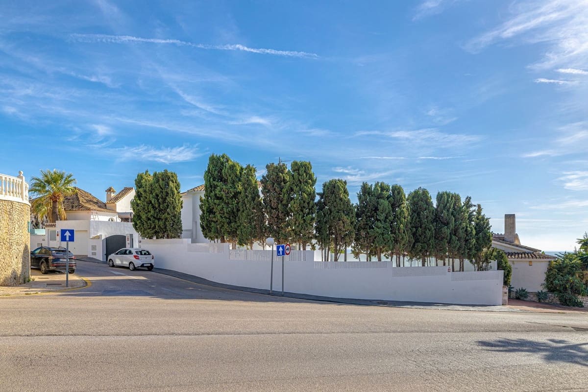 3 soverom Villa til salgs i Riviera del Sol med svømmebasseng garasje - € 1 450 000 (Ref: 9468568)