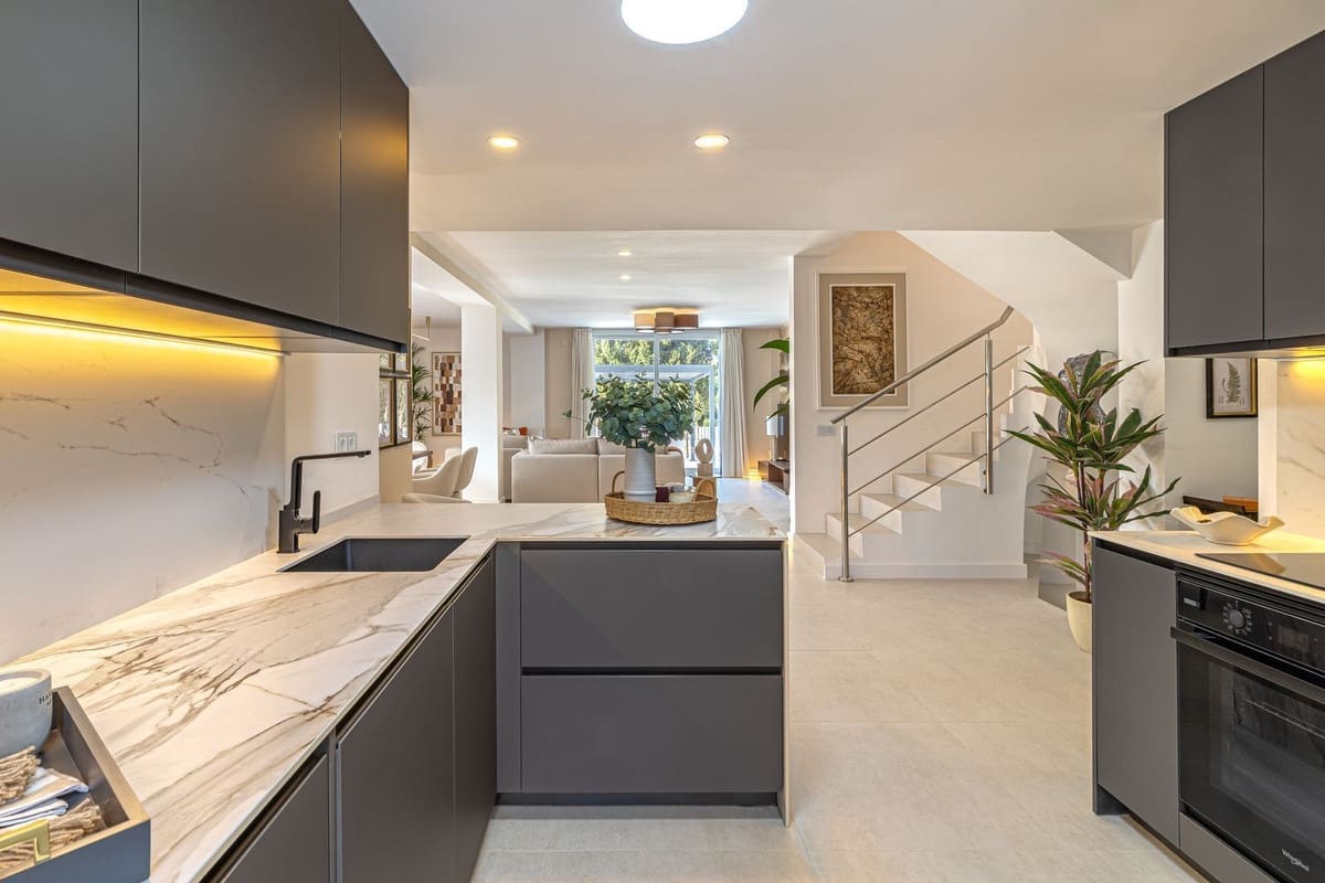 3 bedroom Villa for sale in Riviera del Sol with pool garage - € 1,450,000 (Ref: 9468568)