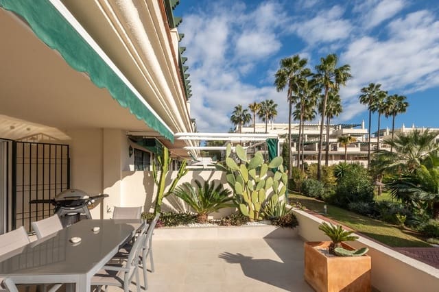 2 chambre Appartement à vendre à Nueva Andalucia, Marbella avec piscine garage - 630 000 € (Ref: 9468569)