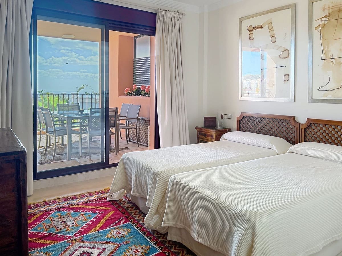 Apartamento de 2 habitaciones en Manilva en venta con piscina garaje - 439.000 € (Ref: 9471529)