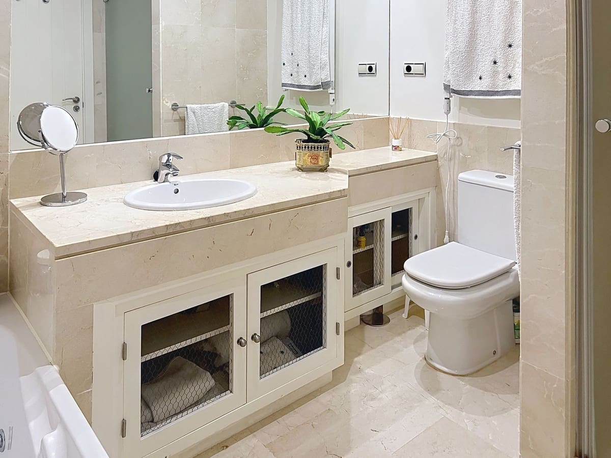 Apartamento de 2 habitaciones en Manilva en venta con piscina garaje - 439.000 € (Ref: 9471529)