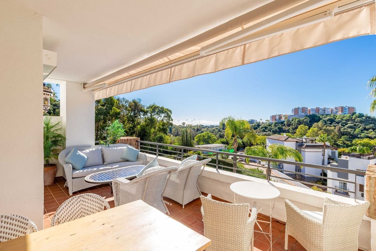 3 bedroom Apartment for sale in Los Arqueros with pool garage - € 450,000 (Ref: 9471784)