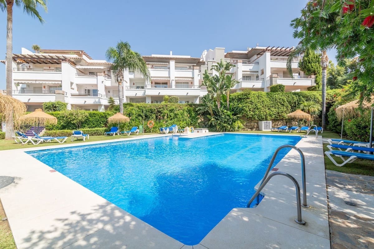 3 bedroom Apartment for sale in Los Arqueros with pool garage - € 450,000 (Ref: 9471784)